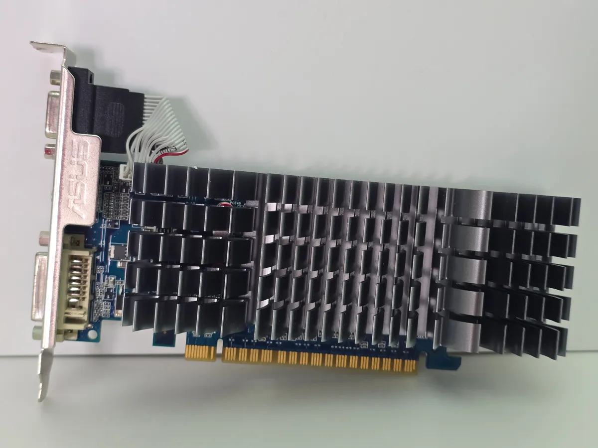 Купити відеокарту ASUS GeForce GT 520 1GB б/в в Україні – перевірена вживана