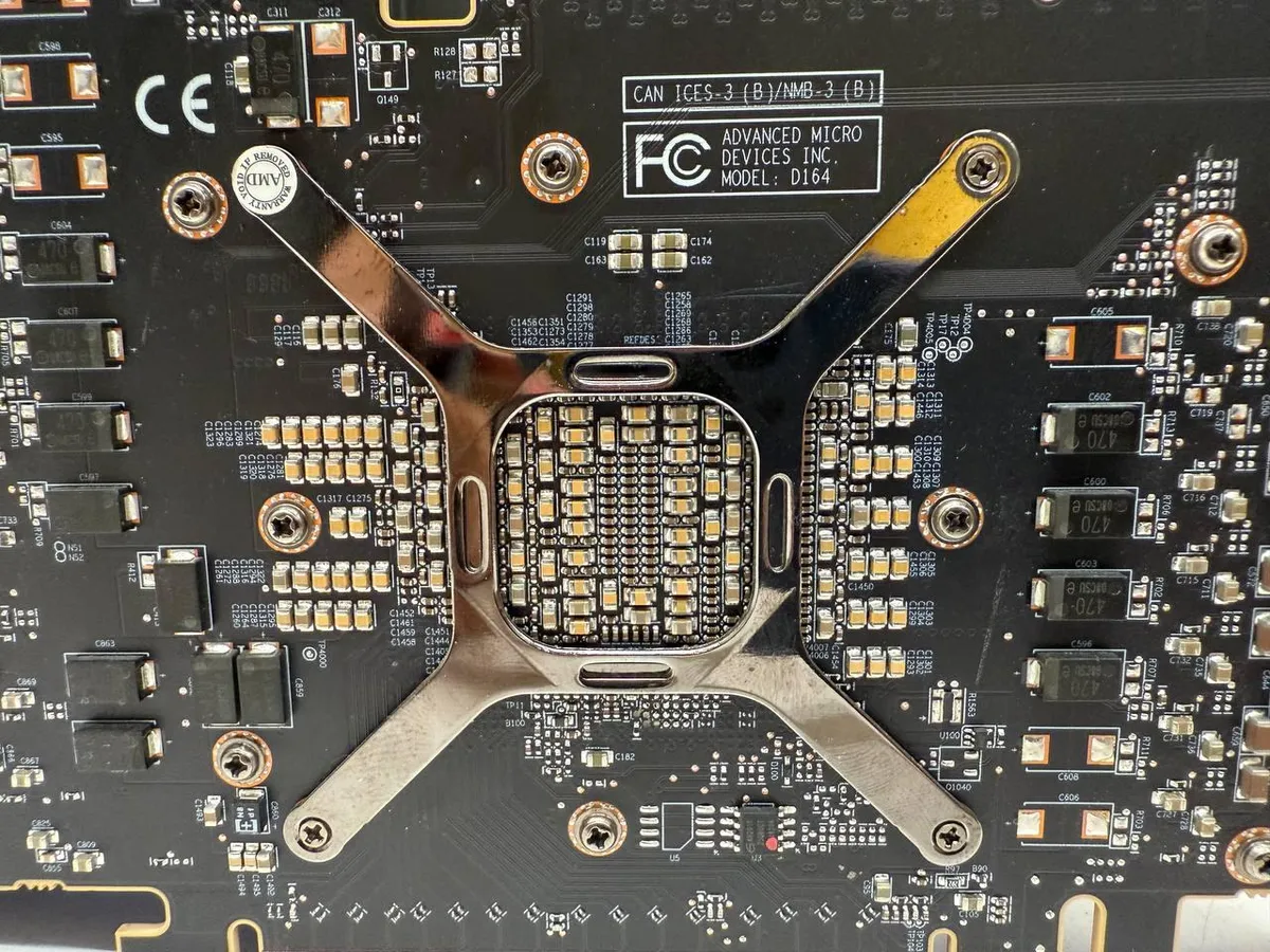 Вживана відеокарта AMD Radeon Pro VII 16GB HBM2 | Купити б/в професійний GPU в Україні