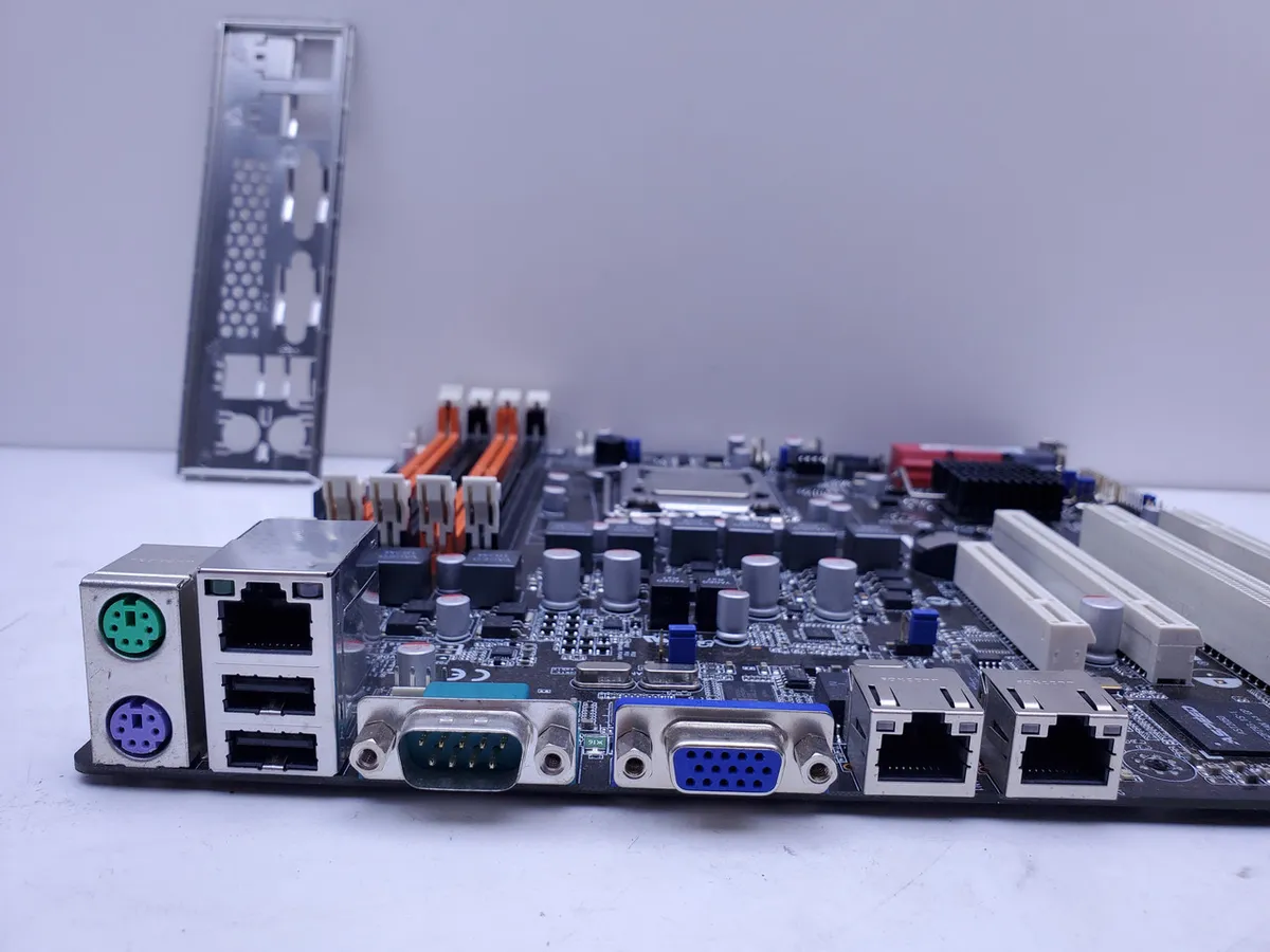 Материнська плата ASUS P7F-M LGA 1156 DDR3 ECC до 32ГБ б/у