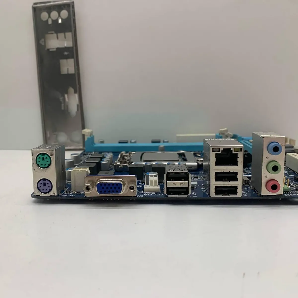 Материнська плата GIGABYTE GA-H61M-DS2 (LGA 1155, DDR3, б/в)