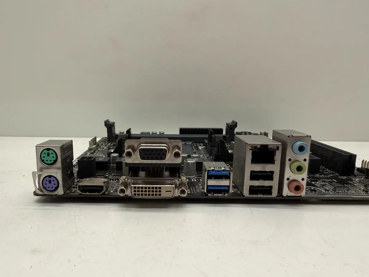 Материнська плата ASUS A68HM-PLUS (Socket FM2+, DDR3, б/в)