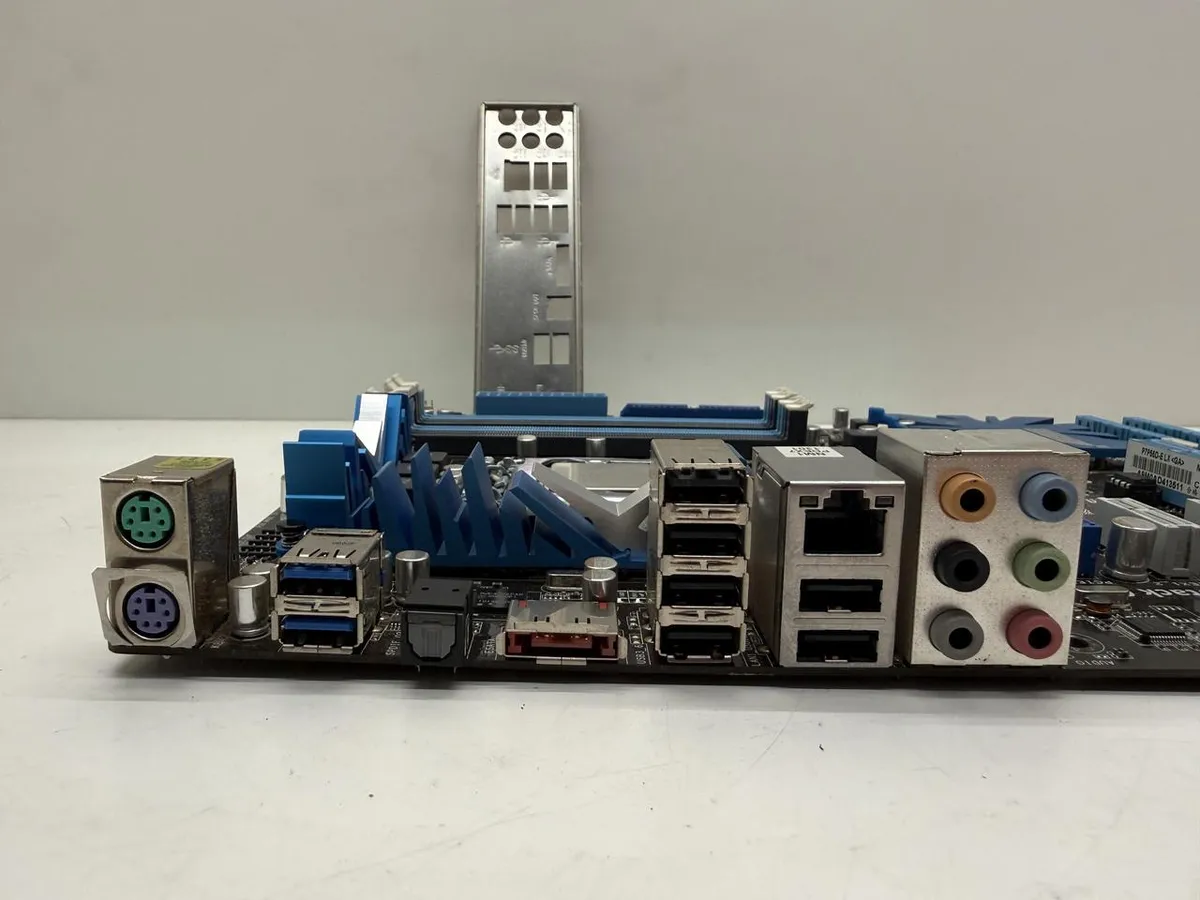 Материнська плата ASUS P7P55D-E LX (LGA 1156, DDR3, б/в)