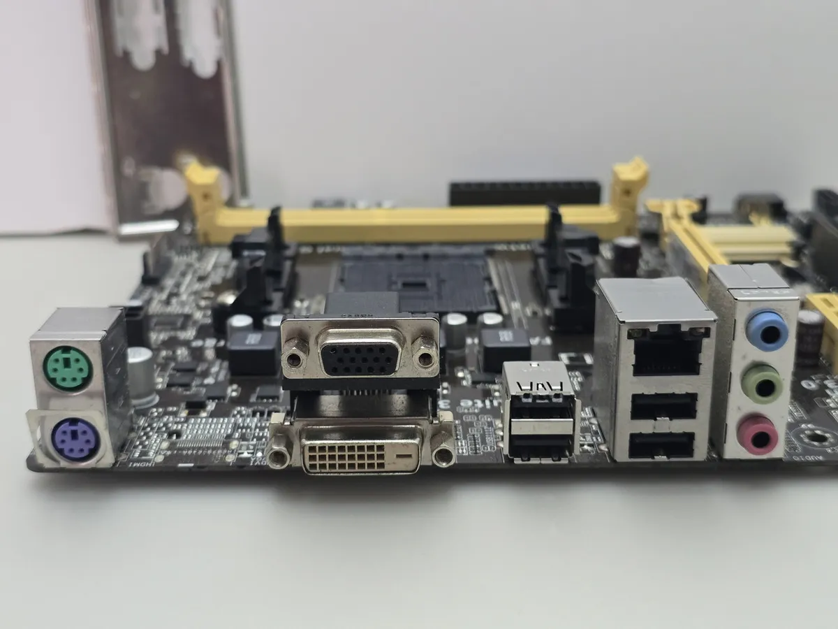 Материнська плата ASUS A55BM-K Socket FM2+, DDR3, б/у)