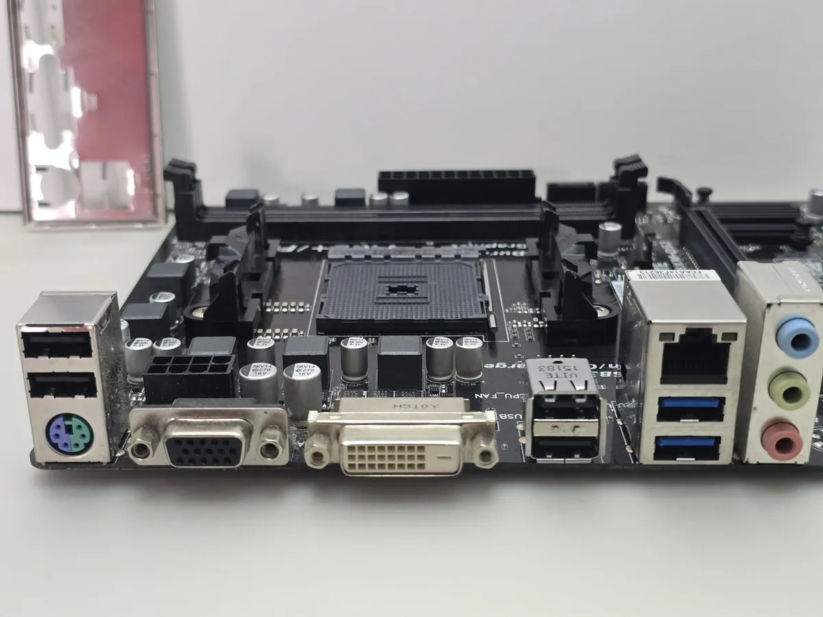 Материнська плата GIGABYTE GA-F2A88XM-DS2 (FM2+, DDR3, б/в)