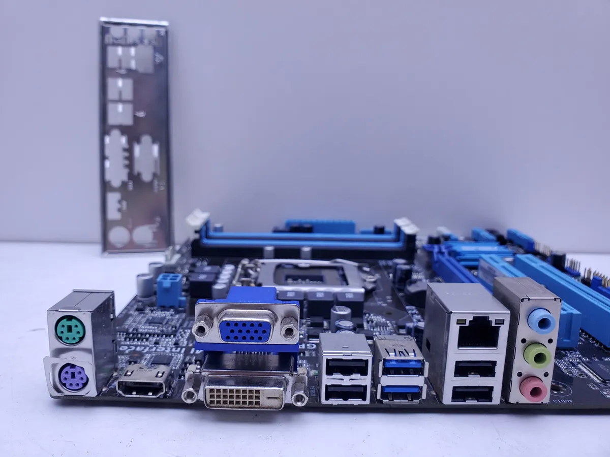 Материнська плата ASUS P8B75-M (LGA 1155, 4xDDR3, б/в)