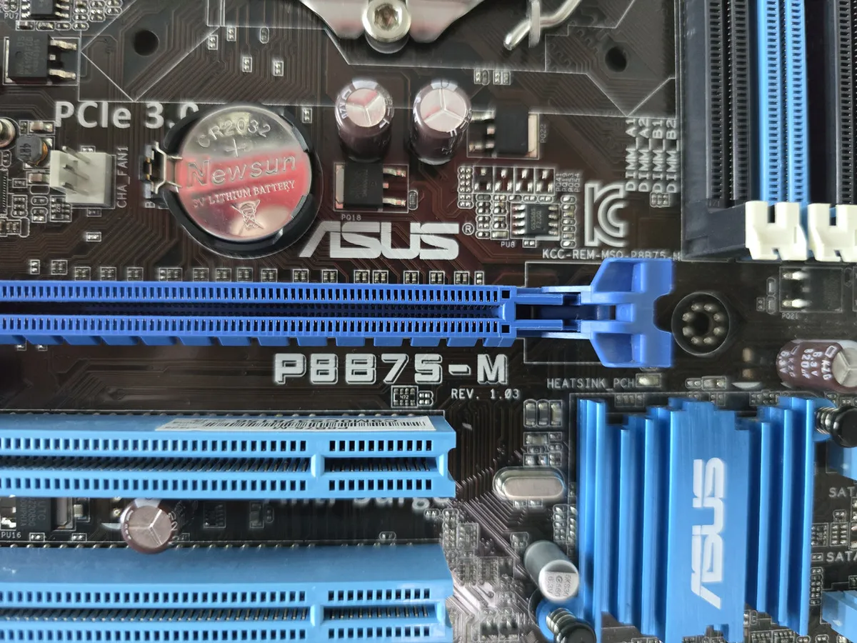 Материнська плата ASUS P8B75-M (LGA 1155, 4xDDR3, б/в)