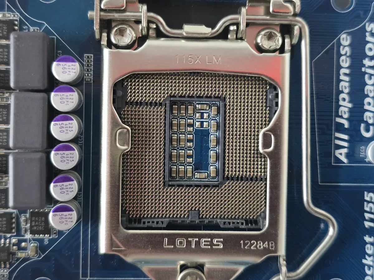 Материнська плата GIGABYTE GA-Z77M-D3H (LGA 1155, DDR3, б/в)