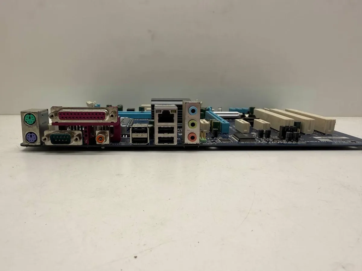 Материнська плата GIGABYTE GA-P41-ES3G (LGA 775 DDR2, б/в) |