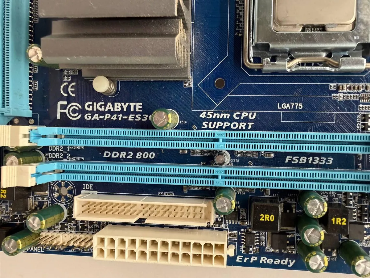 Материнська плата GIGABYTE GA-P41-ES3G (LGA 775 DDR2, б/в) |