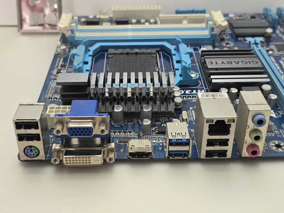 Материнська плата Gigabyte GA-78LMT-USB3 (AM3+, DDR3,б/в)