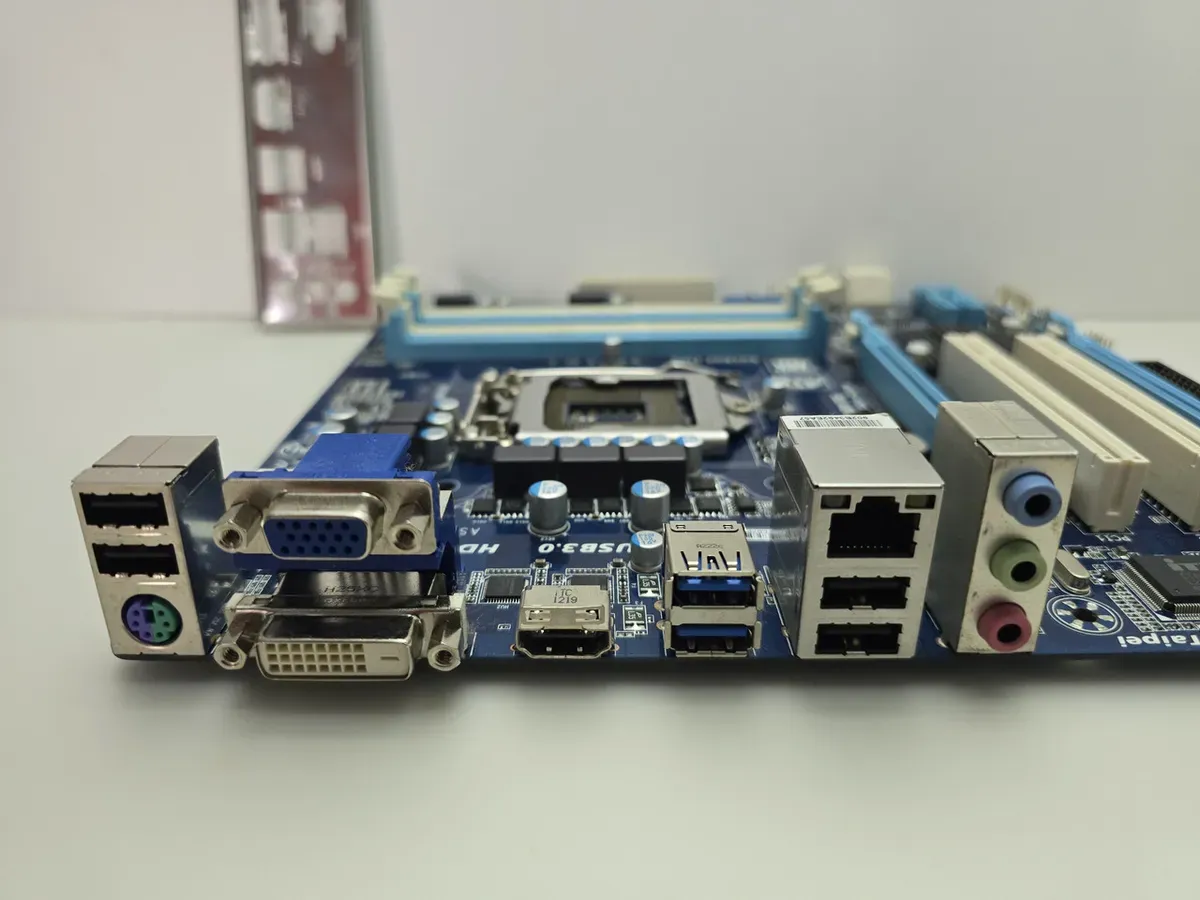 Материнська плата GIGABYTE GA-B75M-D3H (LGA 1155, DDR3, б/в)