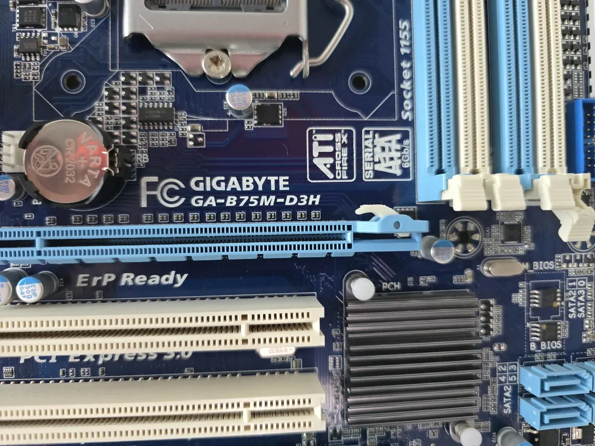 Материнська плата GIGABYTE GA-B75M-D3H (LGA 1155, DDR3, б/в)