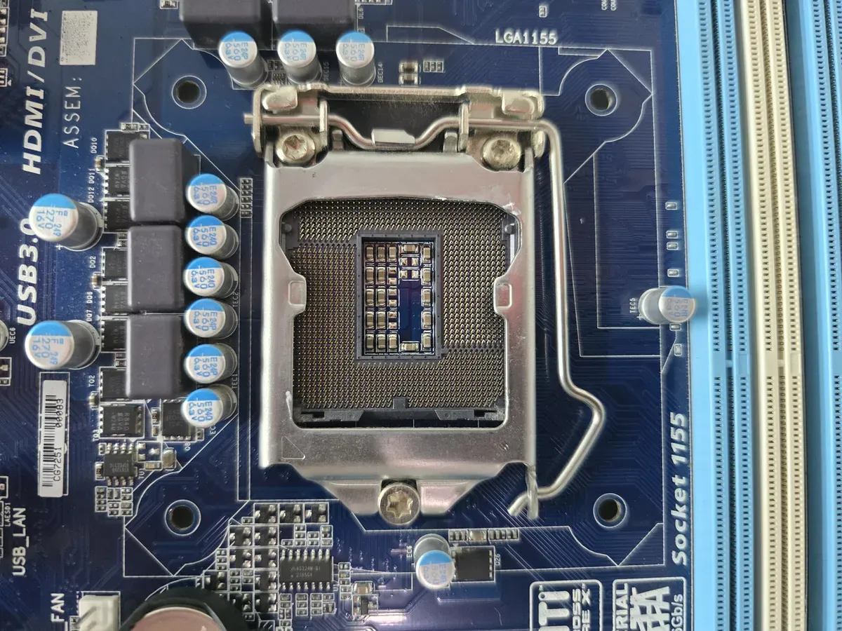 Материнська плата GIGABYTE GA-B75M-D3H (LGA 1155, DDR3, б/в)