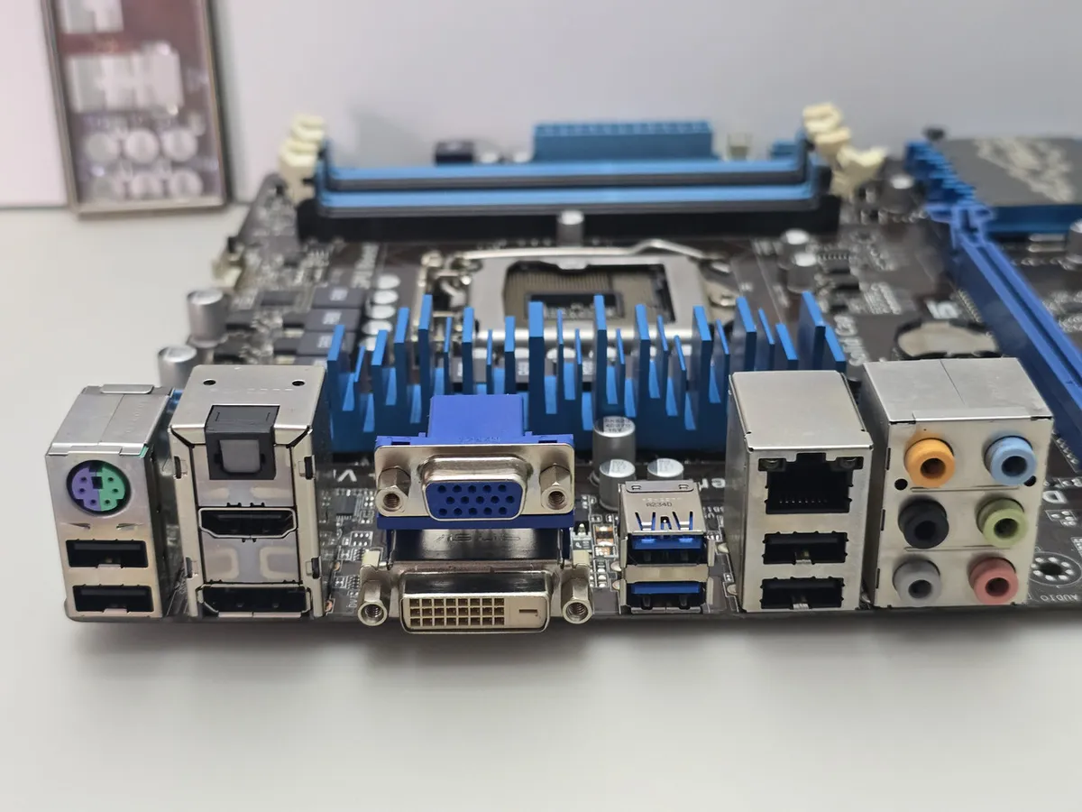 Материнська плата ASUS P8H77-V (LGA 1155, DDR3, б/в)