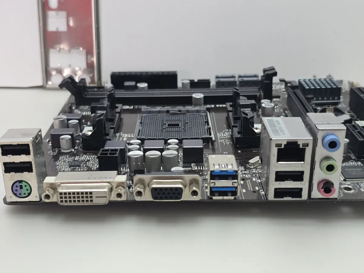 Материнська плата ASRock FM2A68M-DG3+ (FM2+, DDR3, б/в)