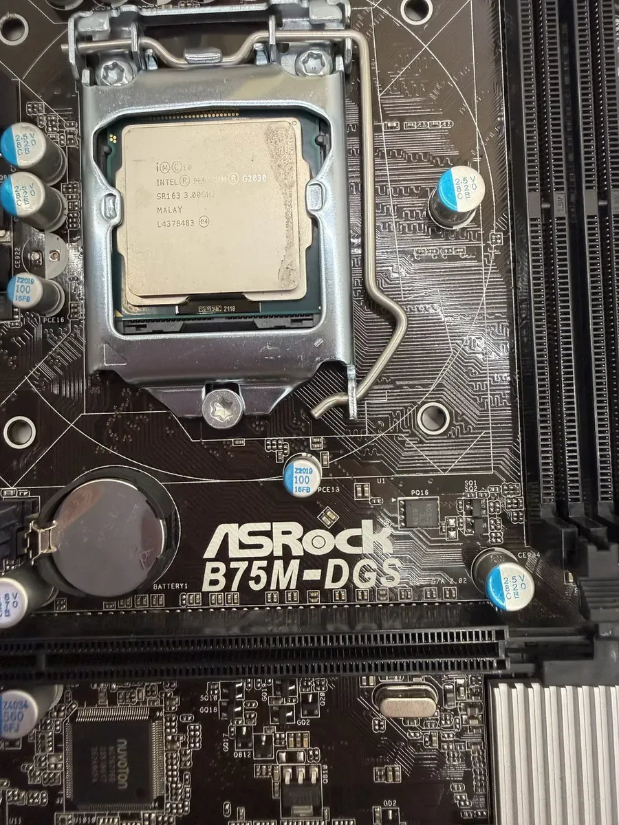 Материнська плата ASRock B75M-DGS (LGA 1155, DDR3, б/в)