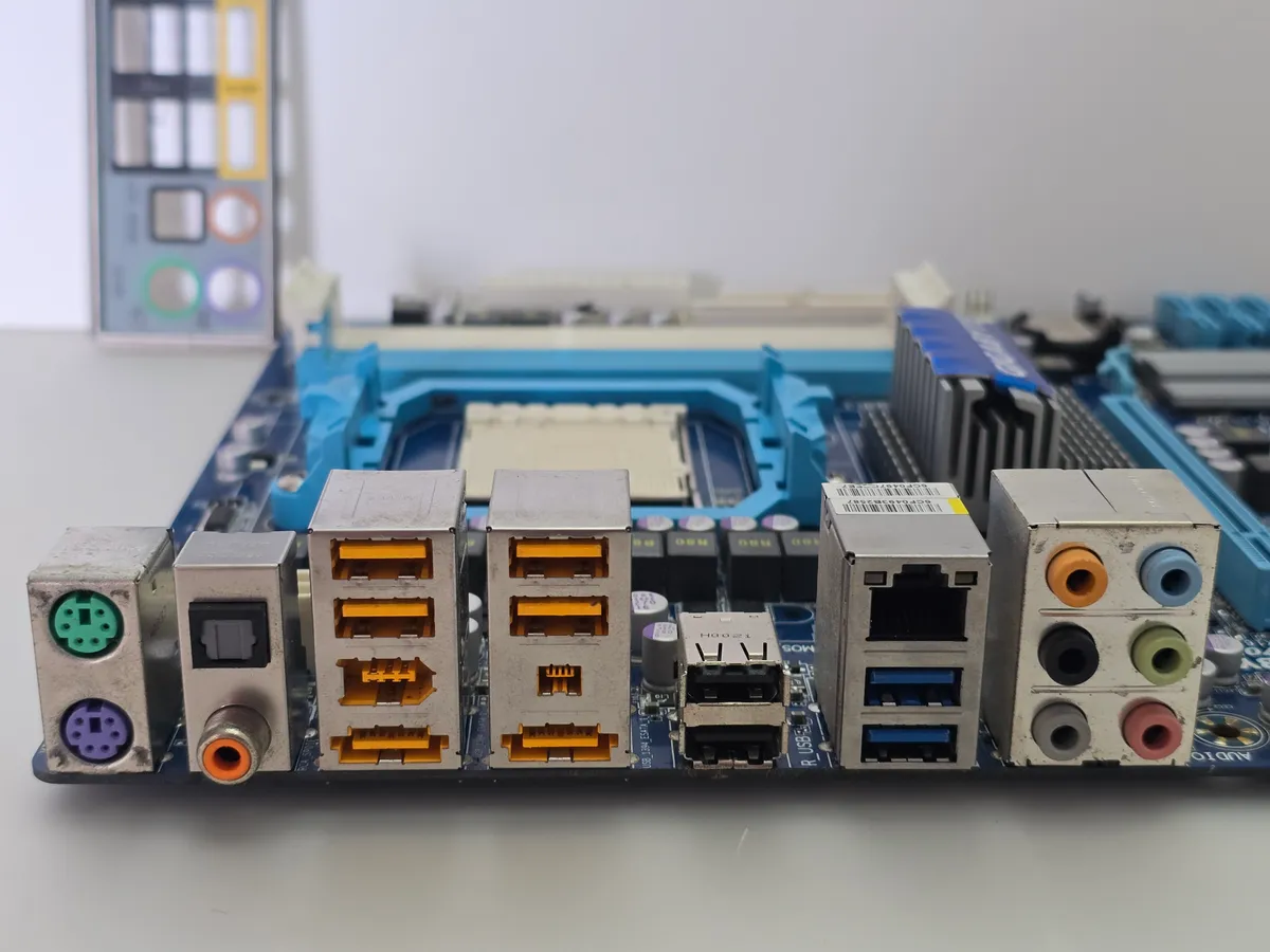 Материнська плата Gigabyte GA-MA770TA-UD3 (Socket AM3, DDR3, б/у) купити в Україні