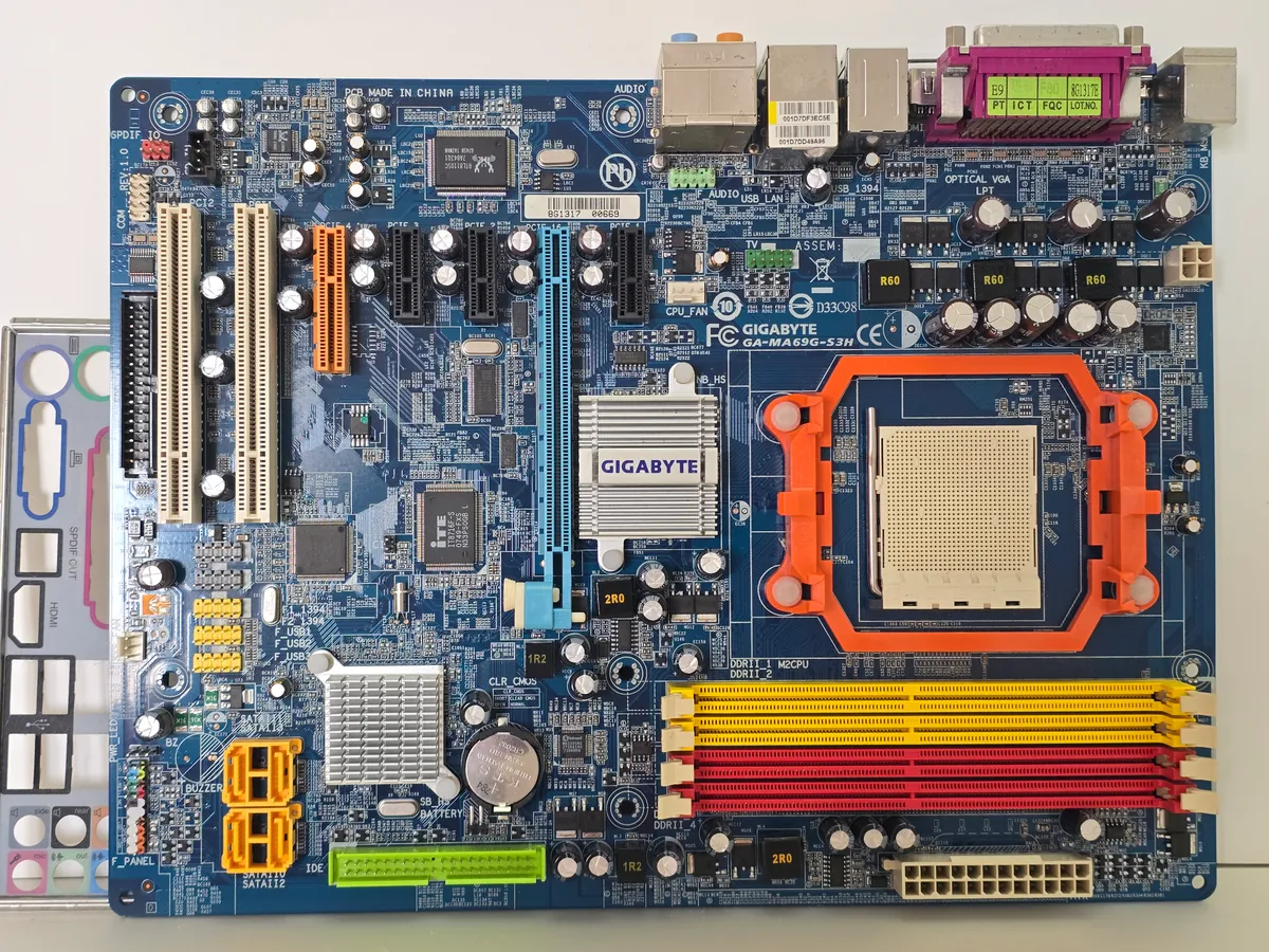 Материнська плата Gigabyte GA-MA69G-S3H (Socket AM2+, DDR2, б/у) купити в Україні
