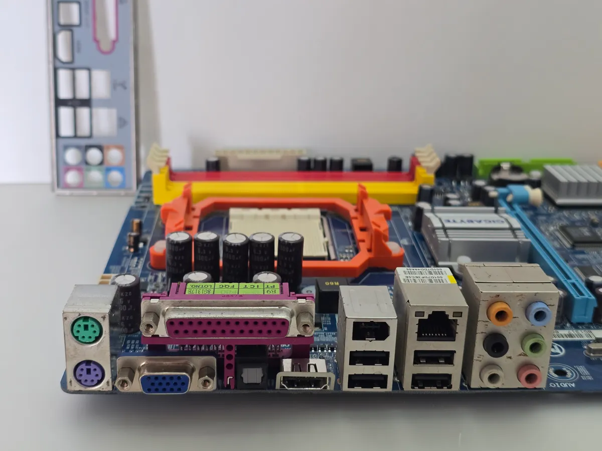 Материнська плата Gigabyte GA-MA69G-S3H (Socket AM2+, DDR2, б/у) купити в Україні