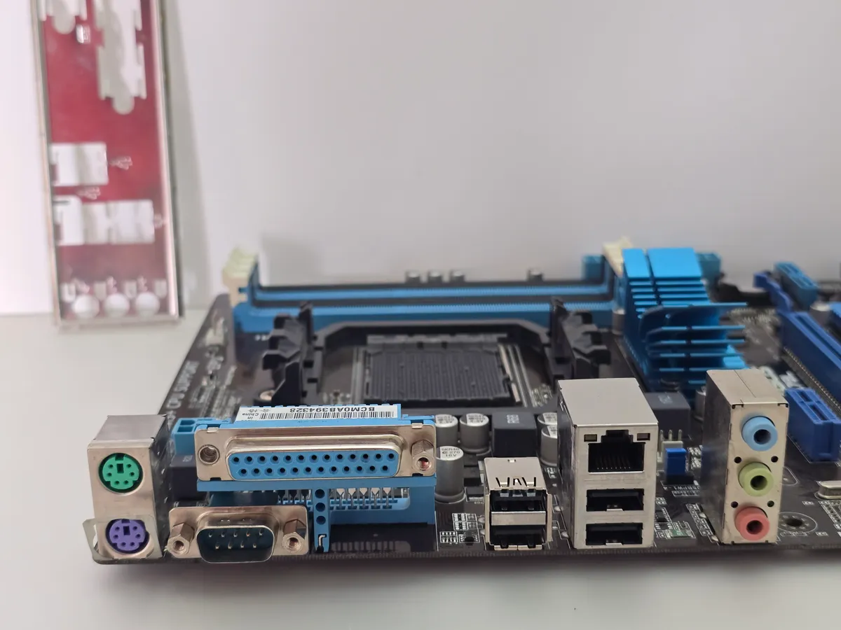 Материнська плата ASUS M5A78L(Socket AM3+, DDR3, AMD FX, б/у) купити в Україні