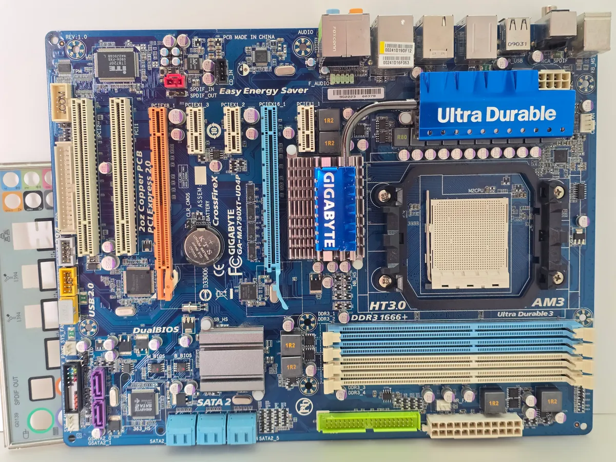 Материнська плата GIGABYTE GA-MA790XT-UD4P (Socket AM3, DDR3, б/у) купити в Україні