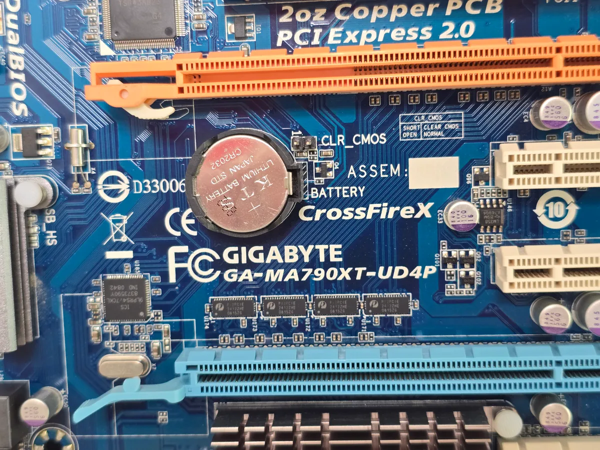 Материнська плата GIGABYTE GA-MA790XT-UD4P (Socket AM3, DDR3, б/у) купити в Україні