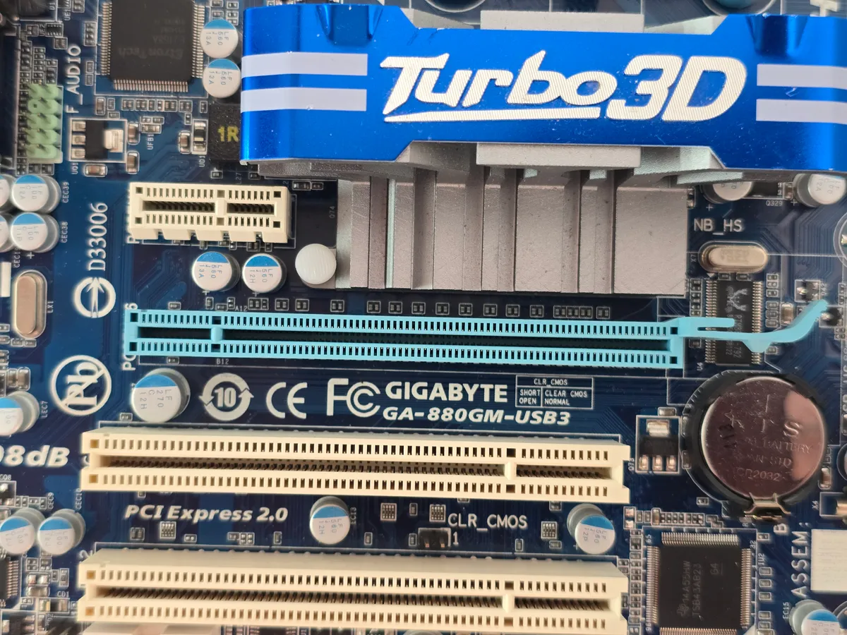 Материнська плата Gigabyte GA-880GM-USB3 (Socket AM3, DDR3, HDMI, б/у) купити в Україні