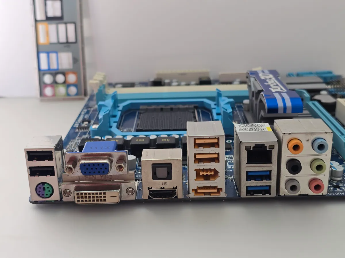 Материнська плата Gigabyte GA-880GM-USB3 (Socket AM3, DDR3, HDMI, б/у) купити в Україні