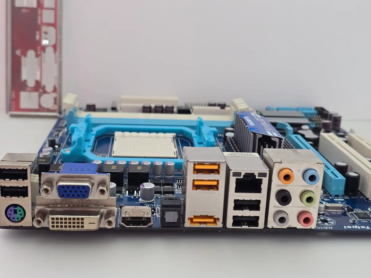 Материнська плата Gigabyte GA-MA78LMT-US2H (Socket AM3, DDR3, HDMI, б/у) купити в Україні