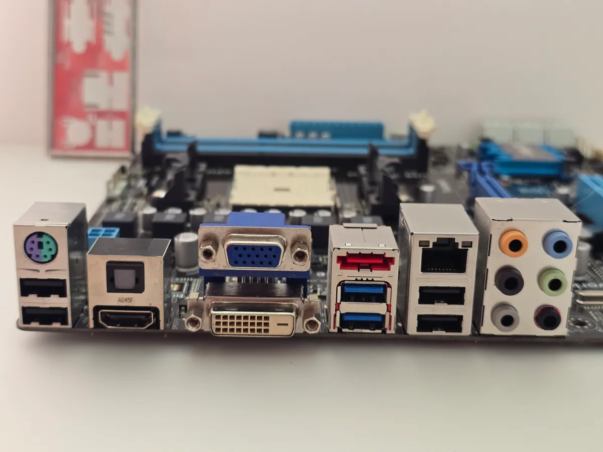 Материнська плата ASUS F2A85-M (Socket FM2, DDR3, б/у) купити в Україні