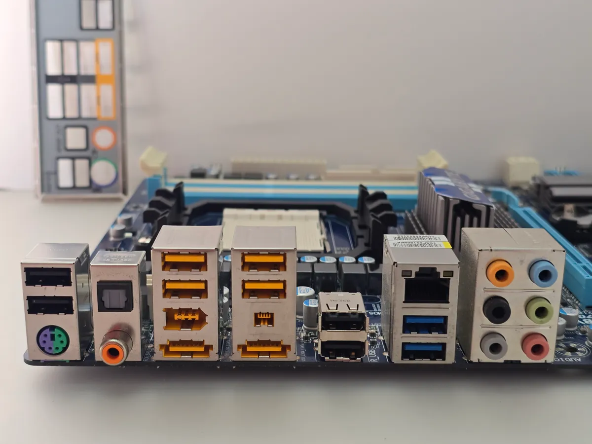 Материнська плата Gigabyte GA-MA870A-UD3 (Socket AM3, DDR3, USB3, б/в) купити в Україні