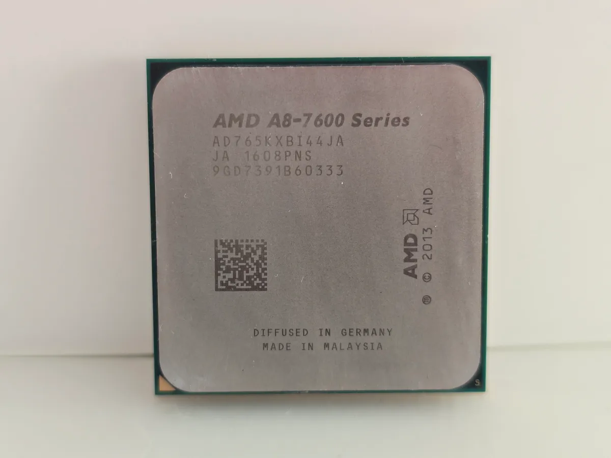 Купити вживаний процесор AMD A8-7650K FM2+ 3.3/3.8GHz Tray з гарантією 1 міс