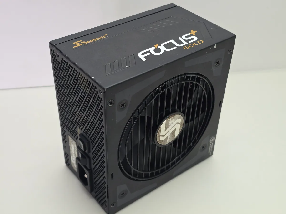 Блок живлення для ПК 550W Seasonic Focus Plus Gold (SSR-550FX)