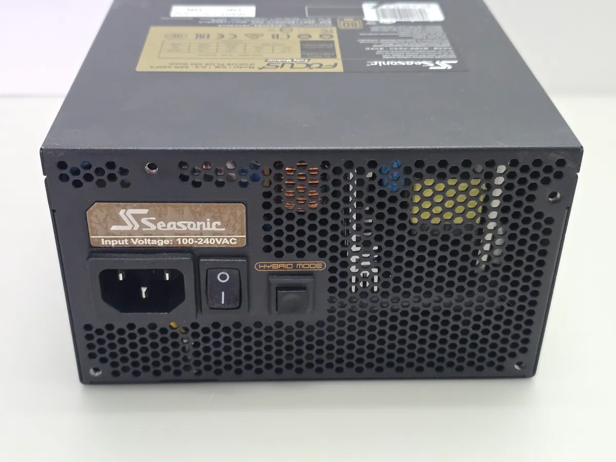 Блок живлення для ПК 550W Seasonic Focus Plus Gold (SSR-550FX)