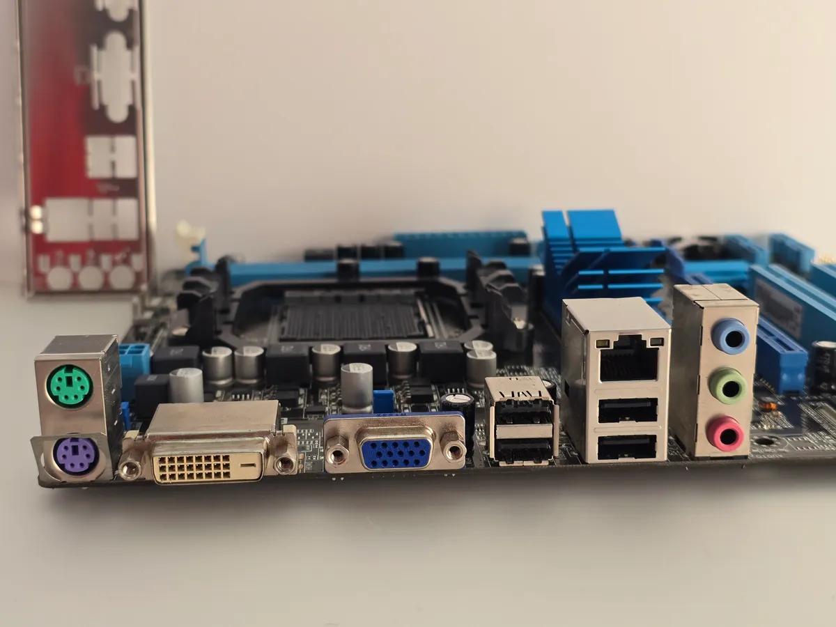 Купити Материнську плату ASUS M5A78L-M LE (Socket AM3+, DDR3, AMD FX, б/у)