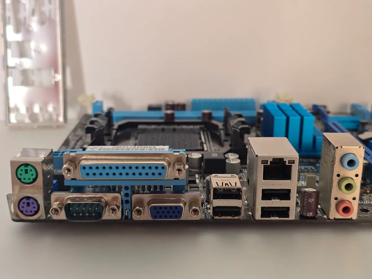 Купити Материнську плату ASUS M5A78L-M LX V2 (DDR3, AMD FX, 125W CPU, б/у)