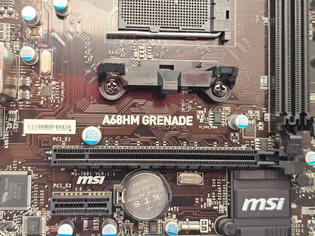 Купити вживану материнську плату MSI A68HM GRENADE (Socket FM2+, DDR3) в Україні