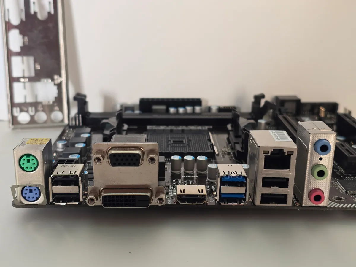 Купити вживану материнську плату MSI A68HM GRENADE (Socket FM2+, DDR3) в Україні