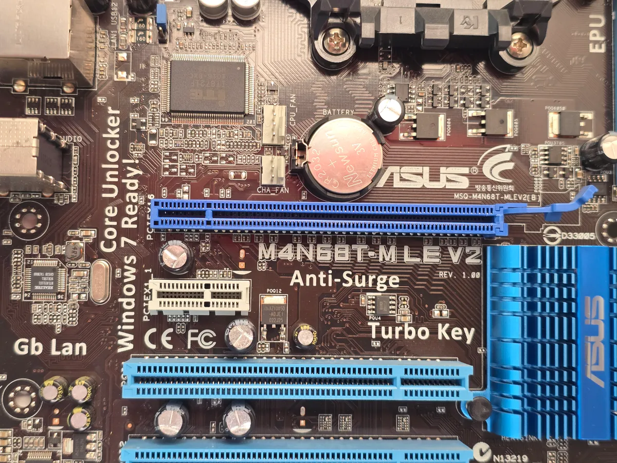 Купити вживану материнську плату ASUS M4N68T-M LE V2 (Socket AM3, DDR3) в Україні