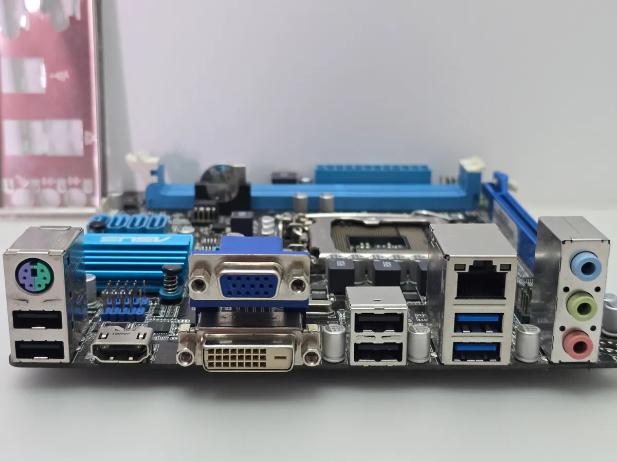 Материнська плата ASUS P8H61-I R2.0 (Socket 1155, DDR3, Mini ITX, б/у) купити в Україні