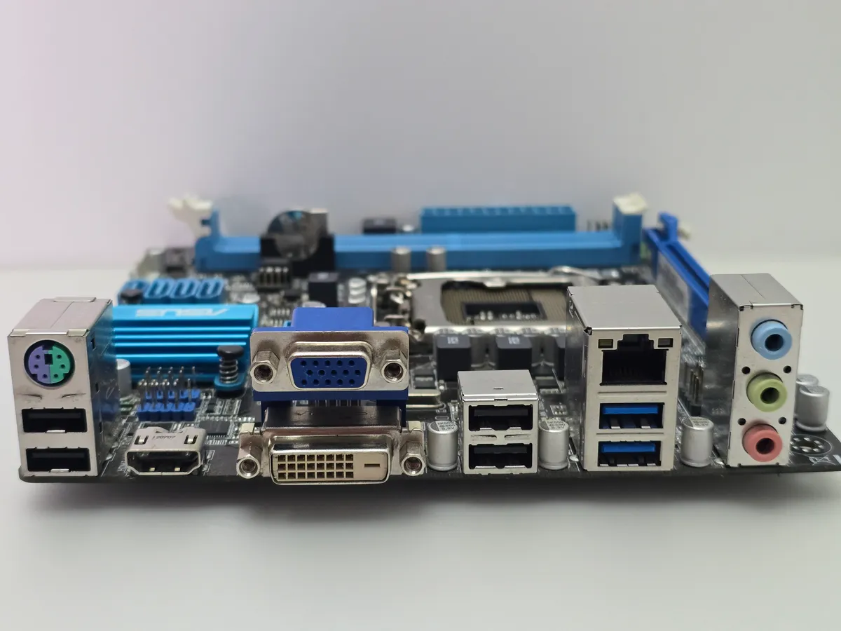 Материнська плата ASUS P8H61-I R2.0 (Socket 1155, DDR3, Mini ITX, б/у) купити в Україні