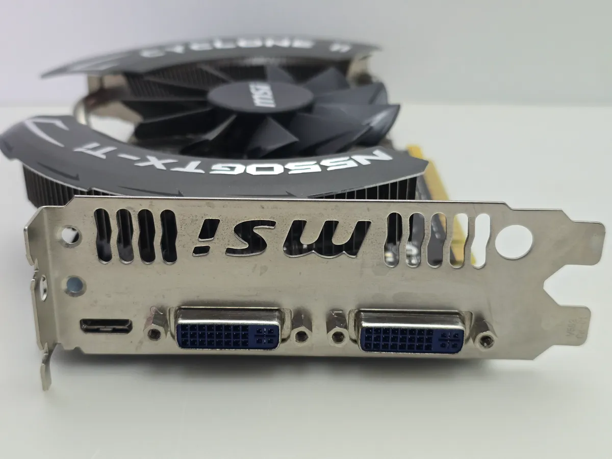Відеокарта MSI GeForce GTX 550 Ti з 1 ГБ GDDR5 пам'яті та 192-бітною шиною забезпечує стабільну прод