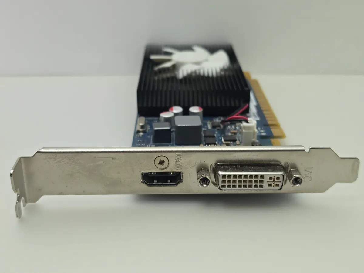 Купити відеокарту Medion GeForce GTX 745 2GB б/у в Україні – геймерська з гарантією