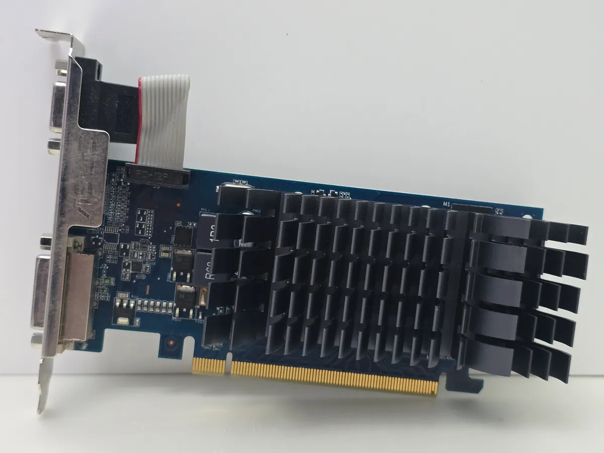 Купити б/у відеокарту ASUS GeForce G210 1GB GDDR3 в Україні