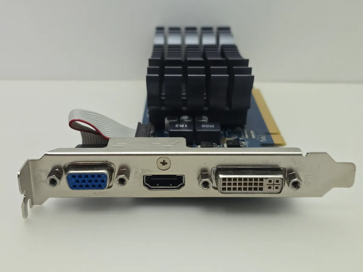 Купити б/у відеокарту ASUS GeForce G210 1GB GDDR3 в Україні