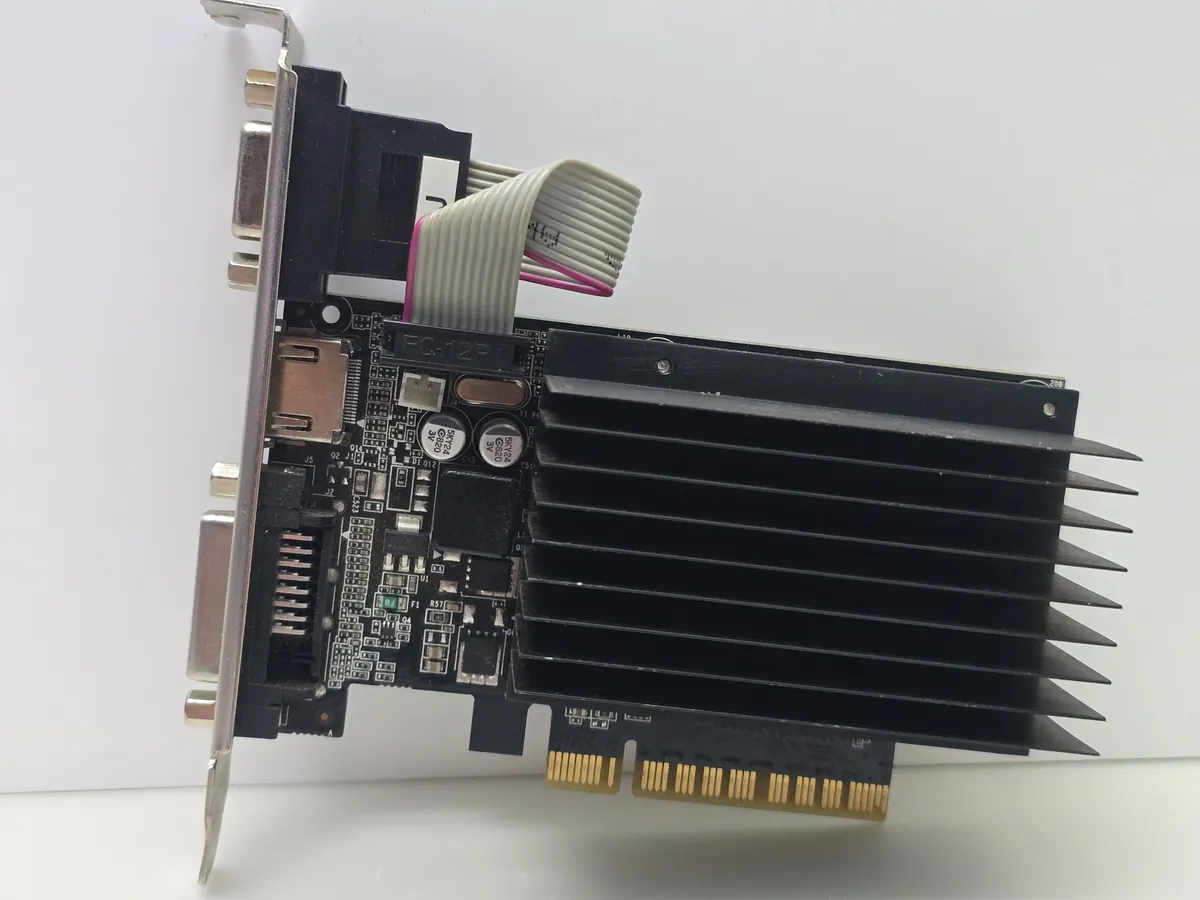 Купити б/у відеокарту PALIT GeForce GT 710 2GB GDDR3 в Україні