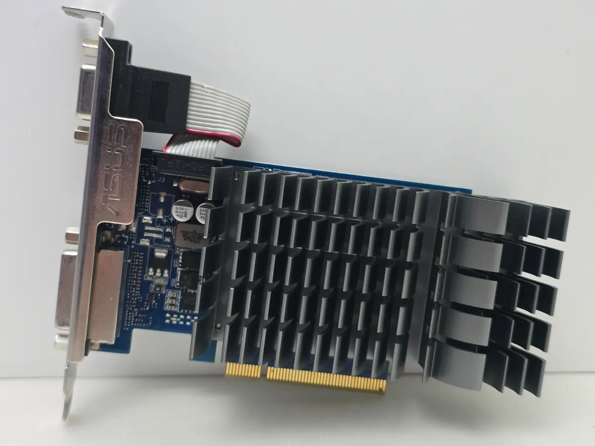 Купити відеокарту ASUS GeForce GT 730 1GB GDDR3 б/у в Україні - Kompi