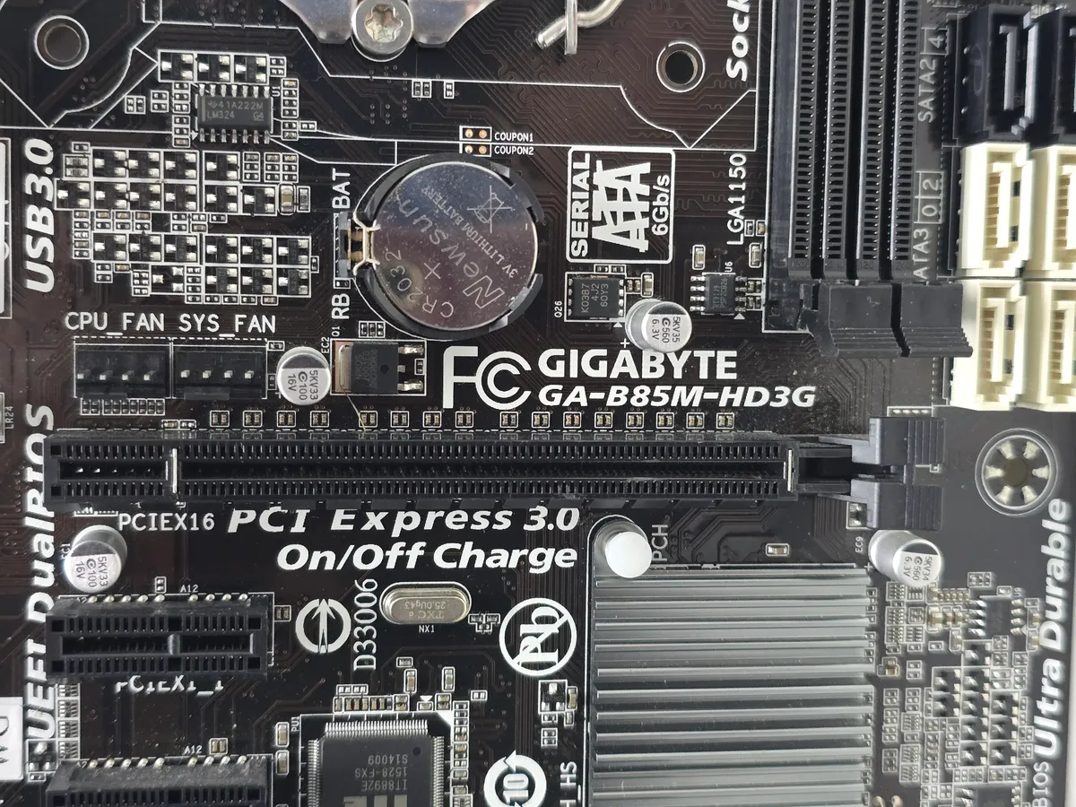 Купити материнську плату Gigabyte GA-B85M-HD3G Socket 1150 HDMI DDR3 б/у