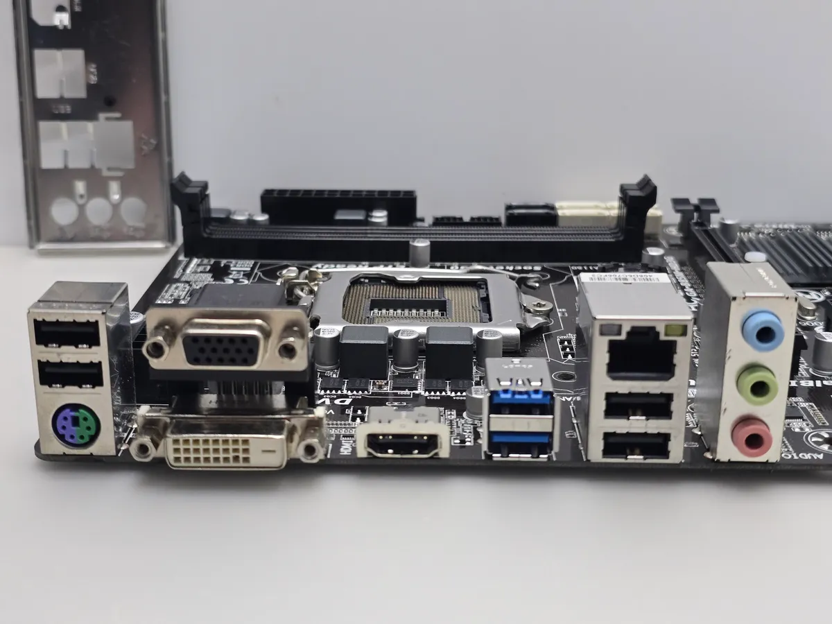 Купити материнську плату Gigabyte GA-B85M-HD3G Socket 1150 HDMI DDR3 б/у