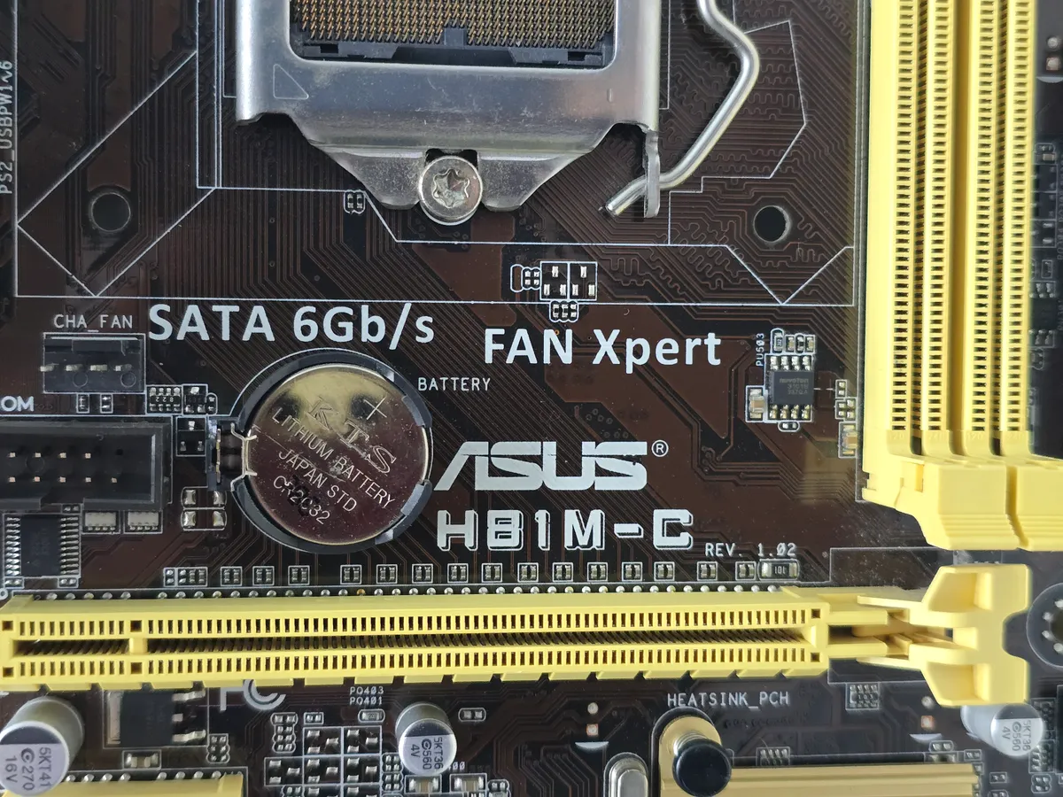 Материнська плата ASUS H81M-C (Socket 1150, HDMI, DDR3, б/у) купити в Україні